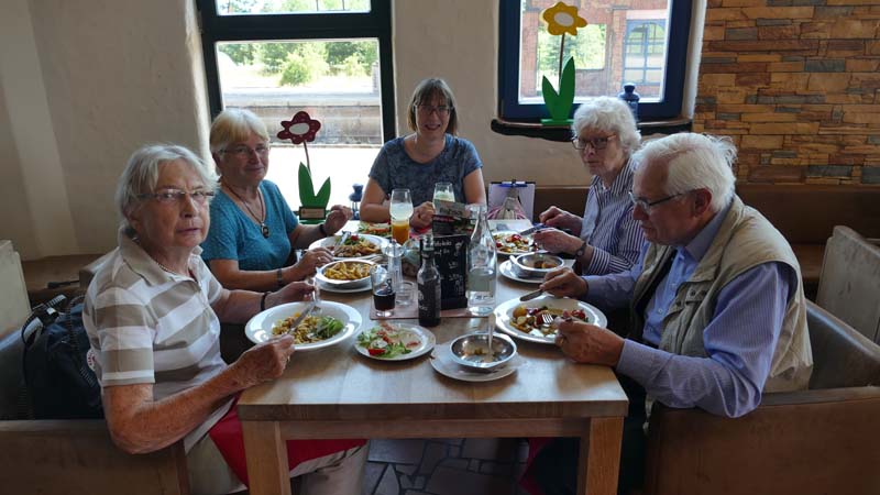 2019-ue-holdenstedt-90296-mittagessen
